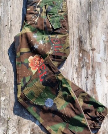 pantaloni-camouflage-dipinti-a-mano-apiedinudinelparco-bologna-3