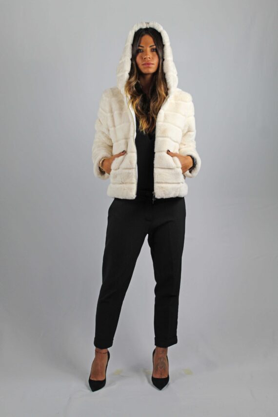 giacca-ecopelliccia-glamour-bianco-apiedinudinelparco-bologna-1