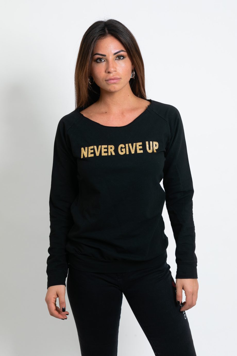 Felpa donna Never Give Up con decorazioni lurex oro