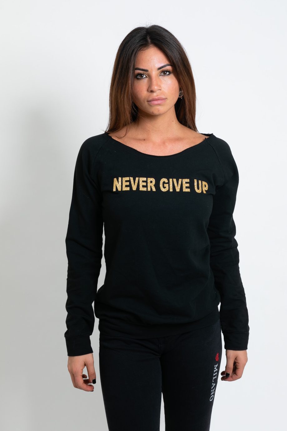 Felpa donna Never Give Up con decorazioni lurex oro
