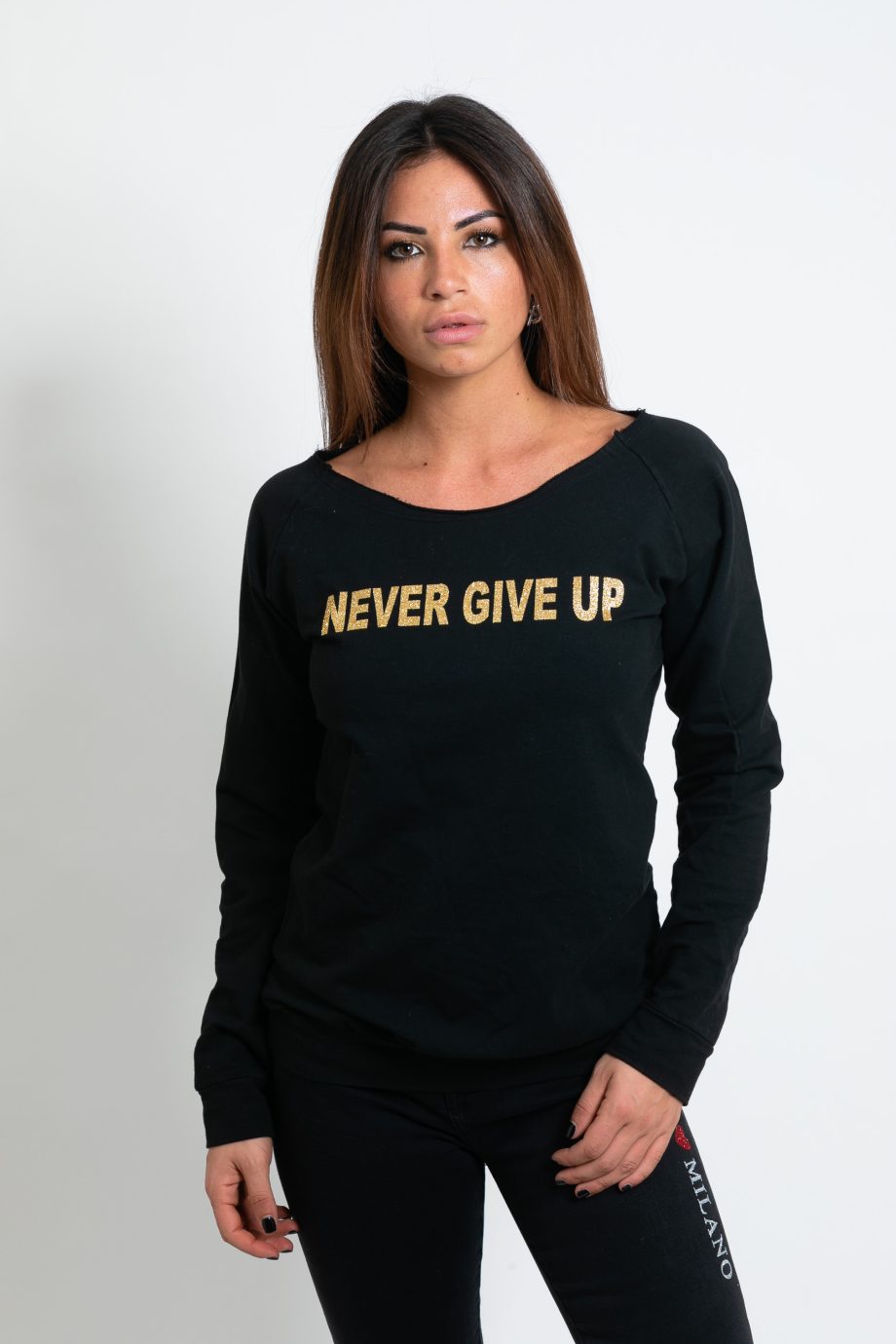 Felpa donna Never Give Up con decorazioni lurex oro