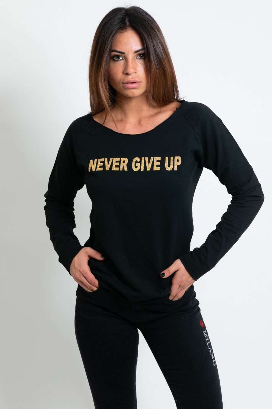 Felpa donna Never Give Up con decorazioni lurex oro