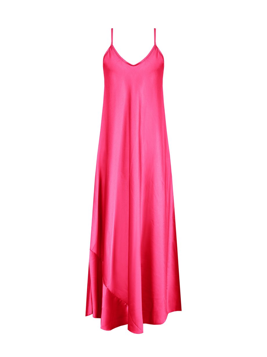 abito lungo indossato a sottoveste fuxia con drappo laterale