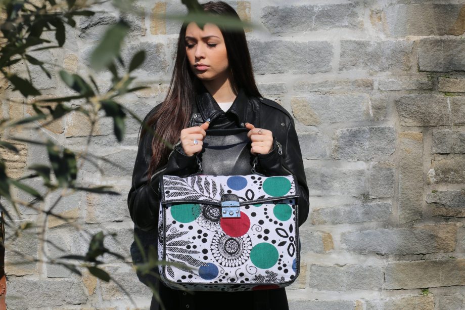 britney-borsa-donna-fiori-bianco-apiedinudinelparco-bologna-2