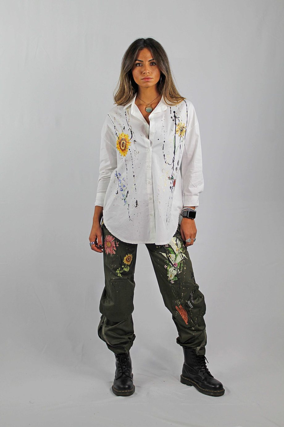 camicia-fiori-dipinta-a-mano-bianco-apiedinudinelparco-bologna-5