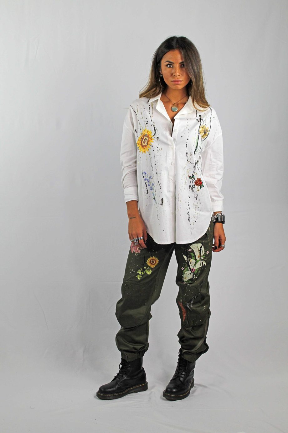 camicia-fiori-dipinta-a-mano-bianco-apiedinudinelparco-bologna-6