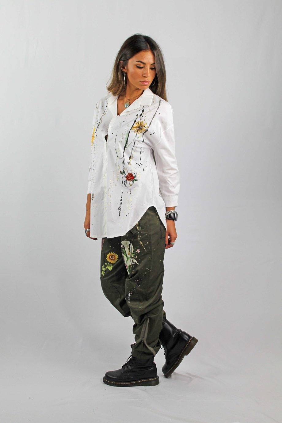camicia-fiori-dipinta-a-mano-bianco-apiedinudinelparco-bologna-8