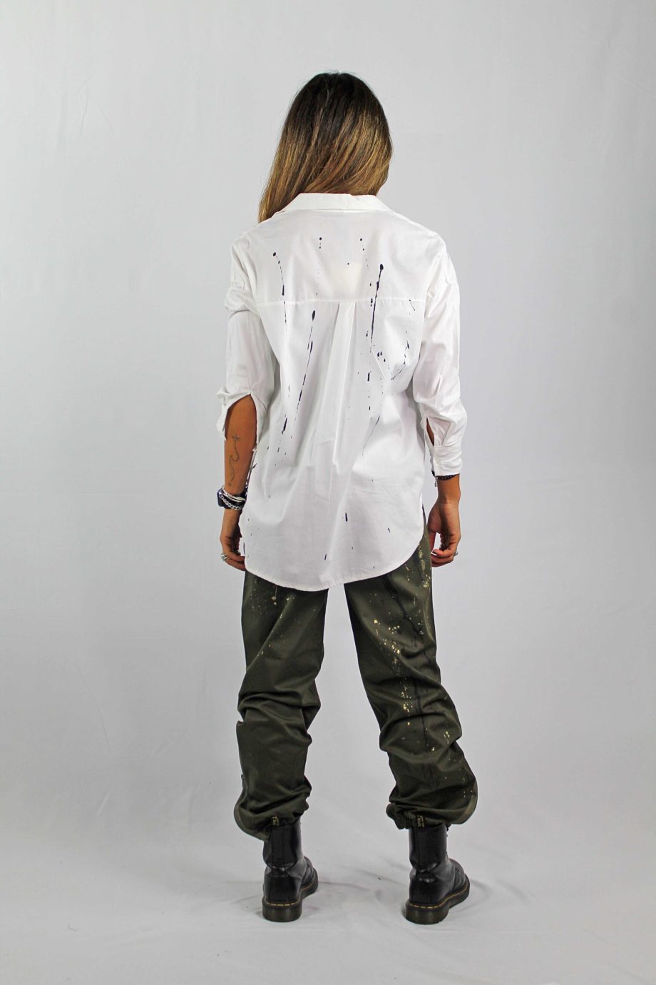 camicia-fiori-dipinta-a-mano-bianco-apiedinudinelparco-bologna-9