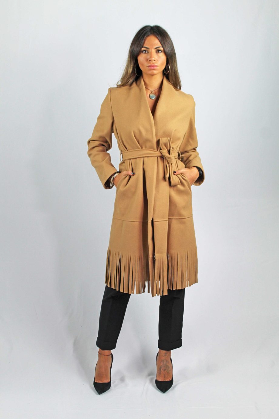 cappotto-con-frange-beige-apiedinudinelparco-bologna-1