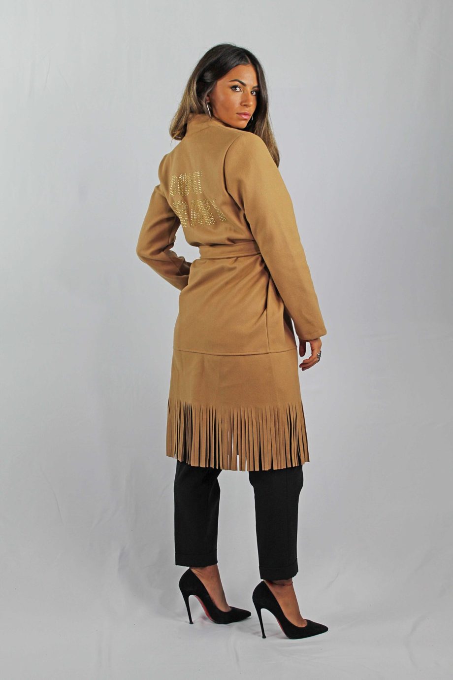 cappotto-con-frange-beige-apiedinudinelparco-bologna-3