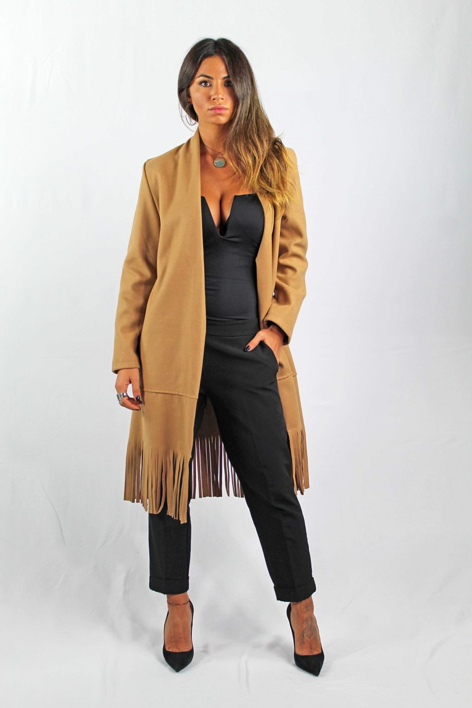 cappotto-con-frange-beige-apiedinudinelparco-bologna-4
