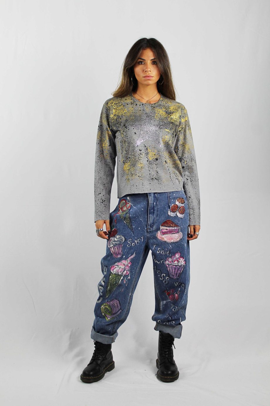 Felpa dipinta a mano Abstract Splat con Stella in Strass