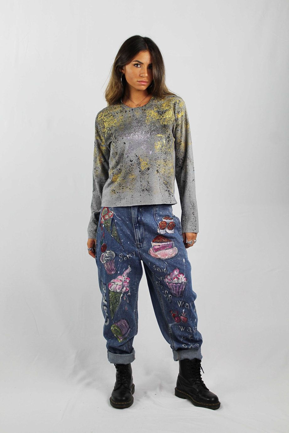 Felpa dipinta a mano Abstract Splat con Stella in Strass