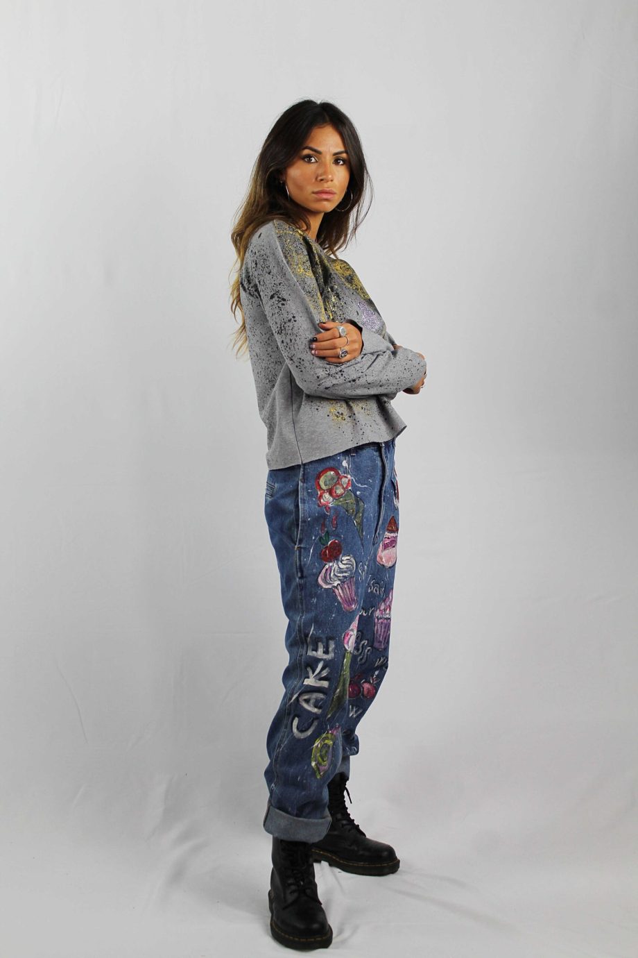 Felpa dipinta a mano Abstract Splat con Stella in Strass