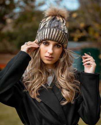 cappello-lana-ponpon-antracite-apiedinudinelparco-bologna-5