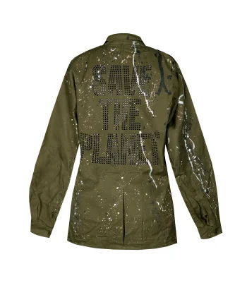 Giacca militare donna verde oliva dipinta a mano con scritta glitter “Save the Planet” – apiedinudinelparco